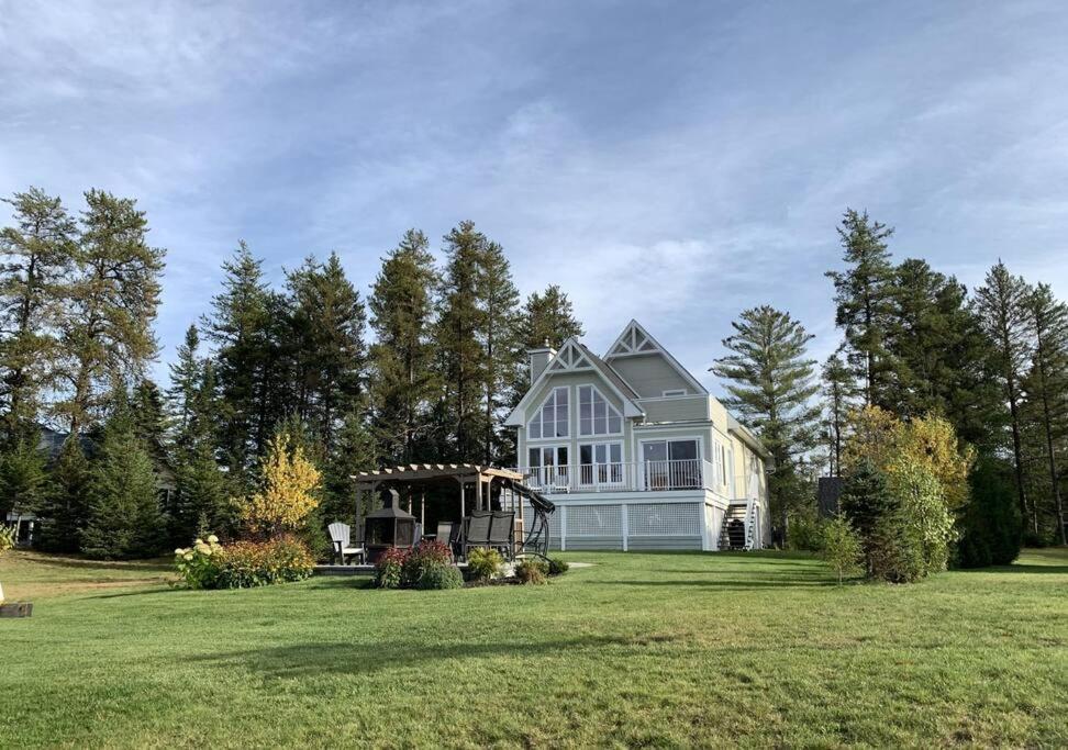 Formidable Waterfront - Formidable Sur Bord De L'eau Chalet
